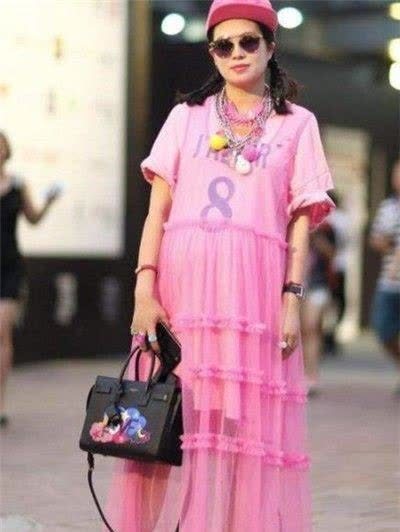 甜美可爱 超可爱的小姐姐, 展现性感酷雅气质, 笑容甜美可爱