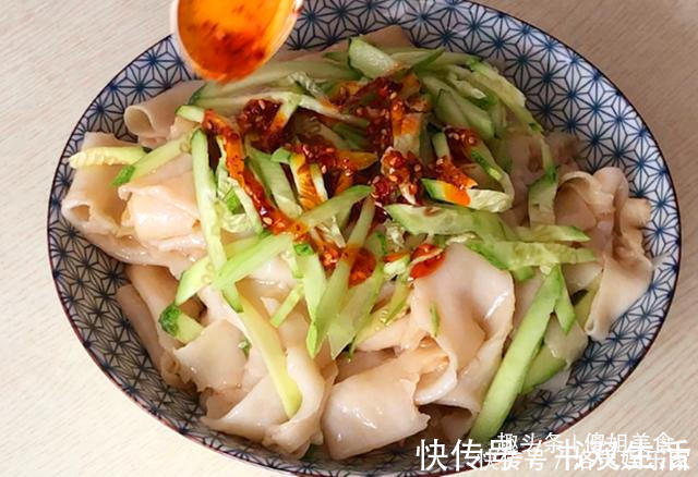 饺子皮只用来包饺子太可惜了！教你简单新吃法，比吃饺子还香