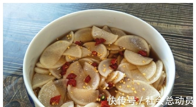 萝卜|腌萝卜，别只会放盐，教你1个秘制做法，清脆爽口2个小时就能吃