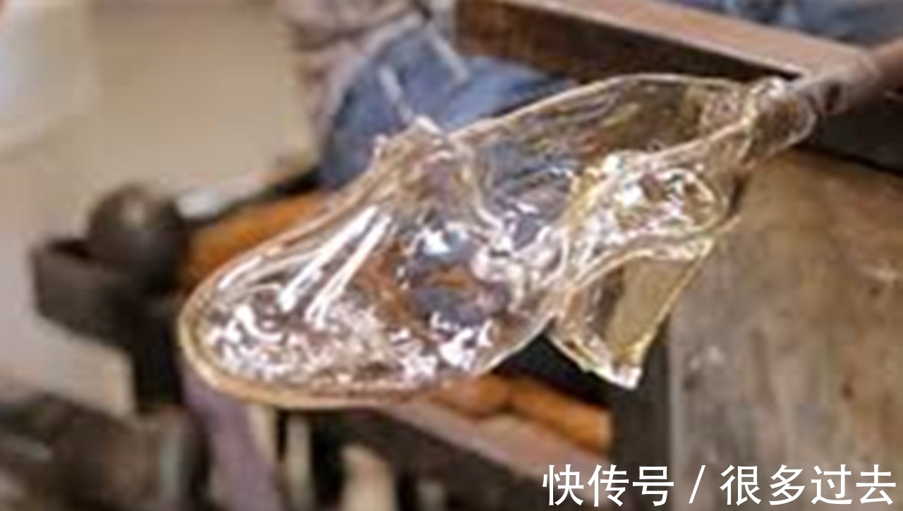 水晶鞋 日本设计师耗时8年,用嘴“吹”出一双水晶鞋,再多钱都不卖!