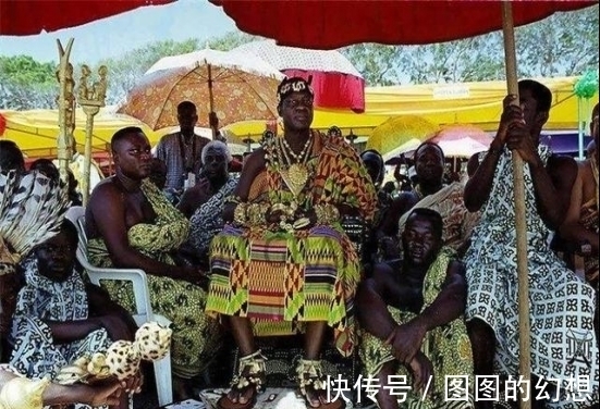 新王&非洲一部落，16歲男子繼承酋長，同時繼承76個妻子及400多個子女