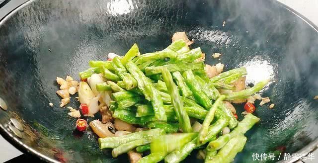 炒豆角很多人做错了，大厨教你正确做法，好吃到停不下来