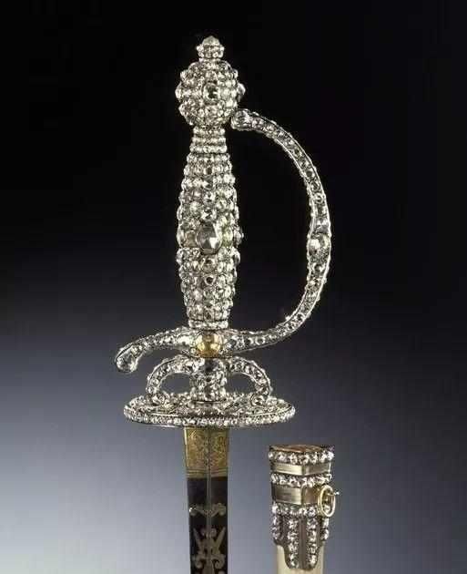 德国绿穹珍宝馆10亿珠宝被盗,这些珠宝恐无缘再见