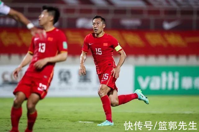 名记|12强赛战绩不佳，李铁帅位无忧！名记：这圈子有人要脸有人不要