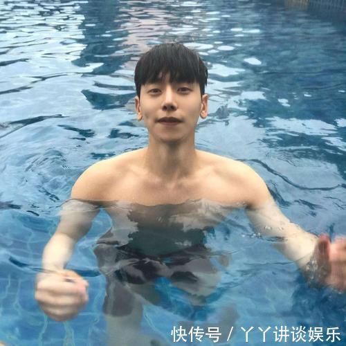 游泳|小鲜肉的颜值、肌肉都超A，瑜伽＋游泳锻造质感的胸肌和腹肌