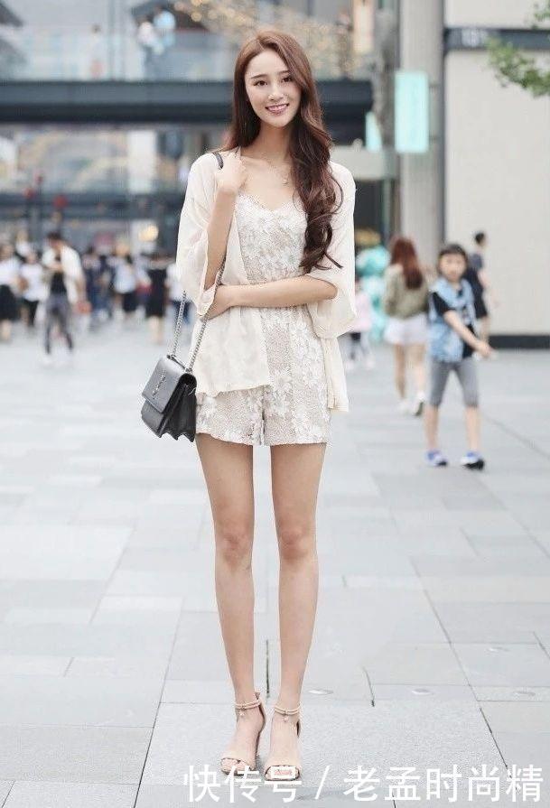 女生|街拍真正“气质”的女生,一般常穿这3种鞋子,尤其第1种,高级又时髦