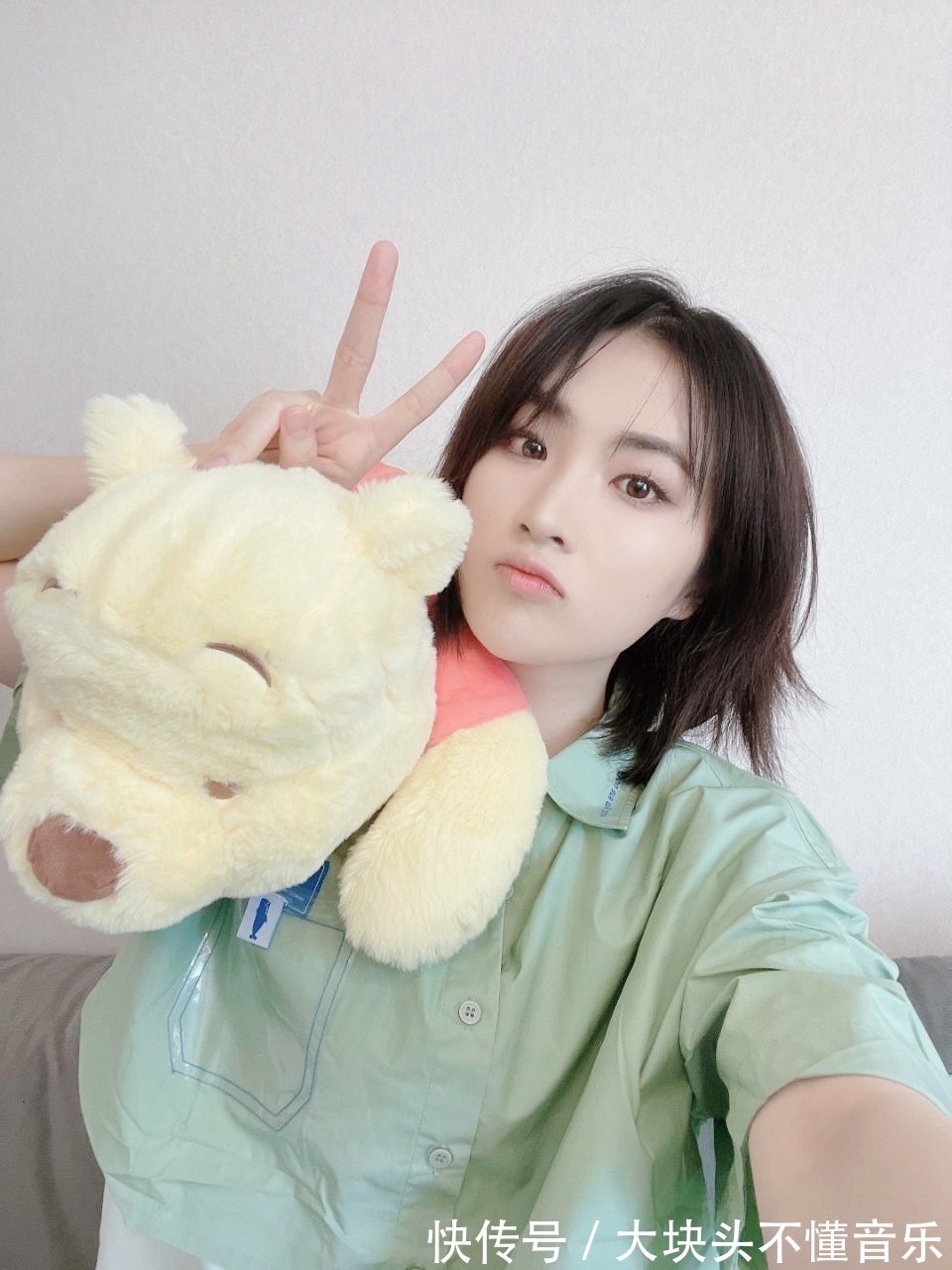 姚安娜|《中餐厅》正式官宣，周也姚安娜同框，周也的颜值真的很能打