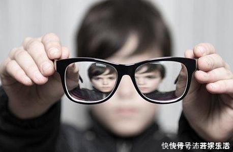 度数|眼睛近视了,却不戴眼镜,用不了多久,你将会面对这三个后果
