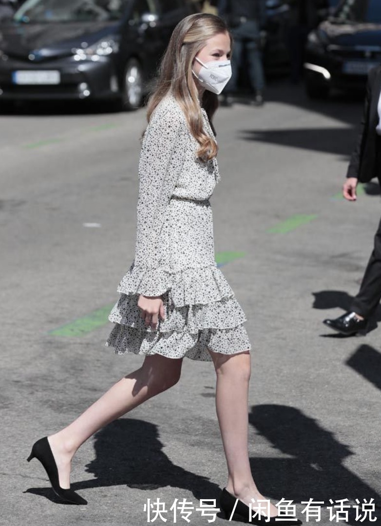 优雅|不愧是西班牙未来女王,15岁公主穿搭就初显成熟,简约却不失气场