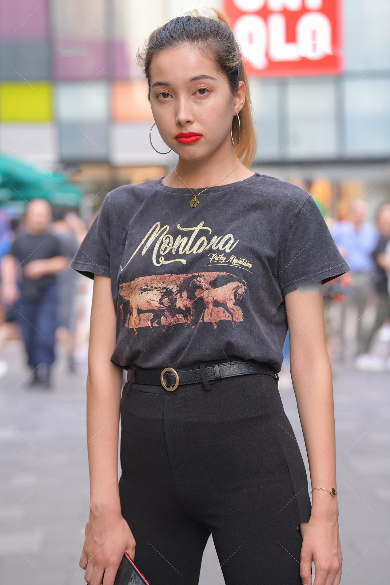 上衣|黑色上衣时尚百搭, 搭配喇叭裤是个不错的选择