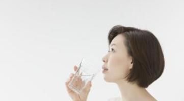 眼睑黄色瘤|高血脂的“祸根”找到了，医生警示：3种食物再吃，血液粘如粥