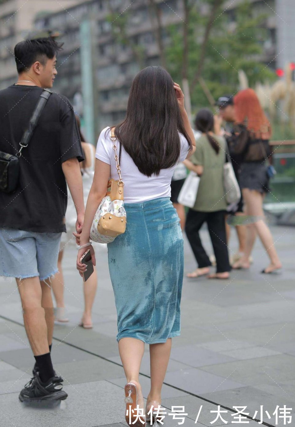 小姐姐|美女街拍:气质这东西太玄学了,有的小姐姐,走路就是好看,性感的自信小妹