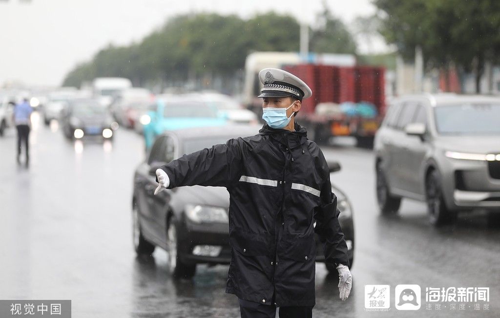 高校|青岛：雨中送学子 高校新生迎来开学季