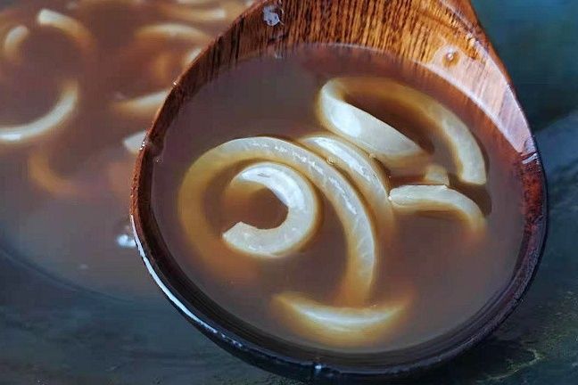 做猪皮冻时,直接煮就“废”了!多加这1步,皮冻更透亮,没腥味