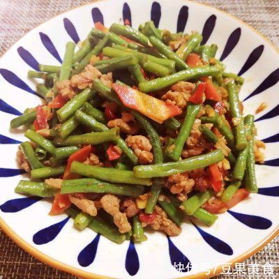 豆角|这#夏日开胃餐#豇豆角炒肉丁连吃3天了！明天还想吃