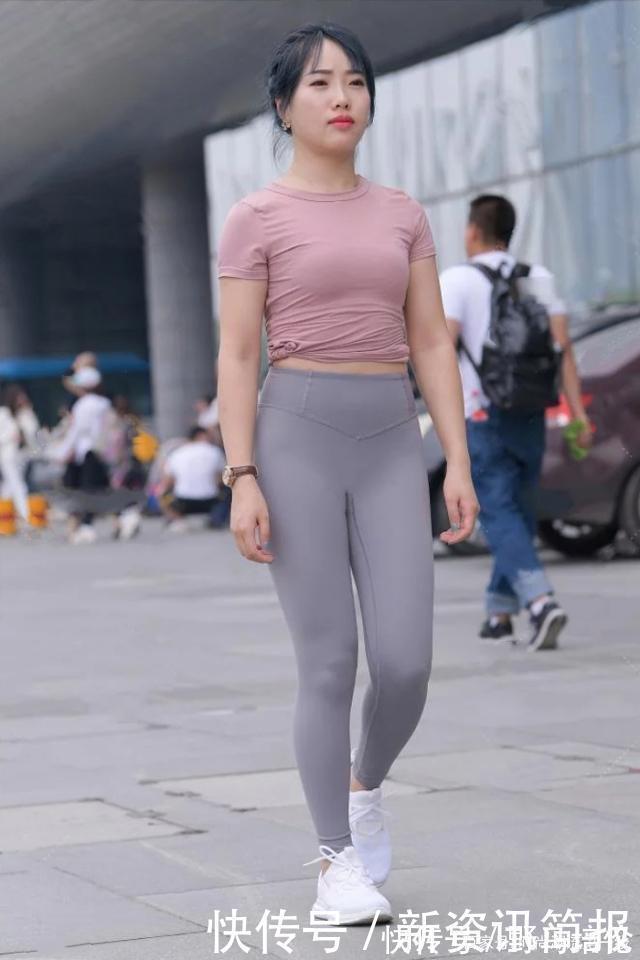 打底裤 “胯大肩宽”别抱怨,稍加改一下搭配,“凹凸感”就离你不远了!