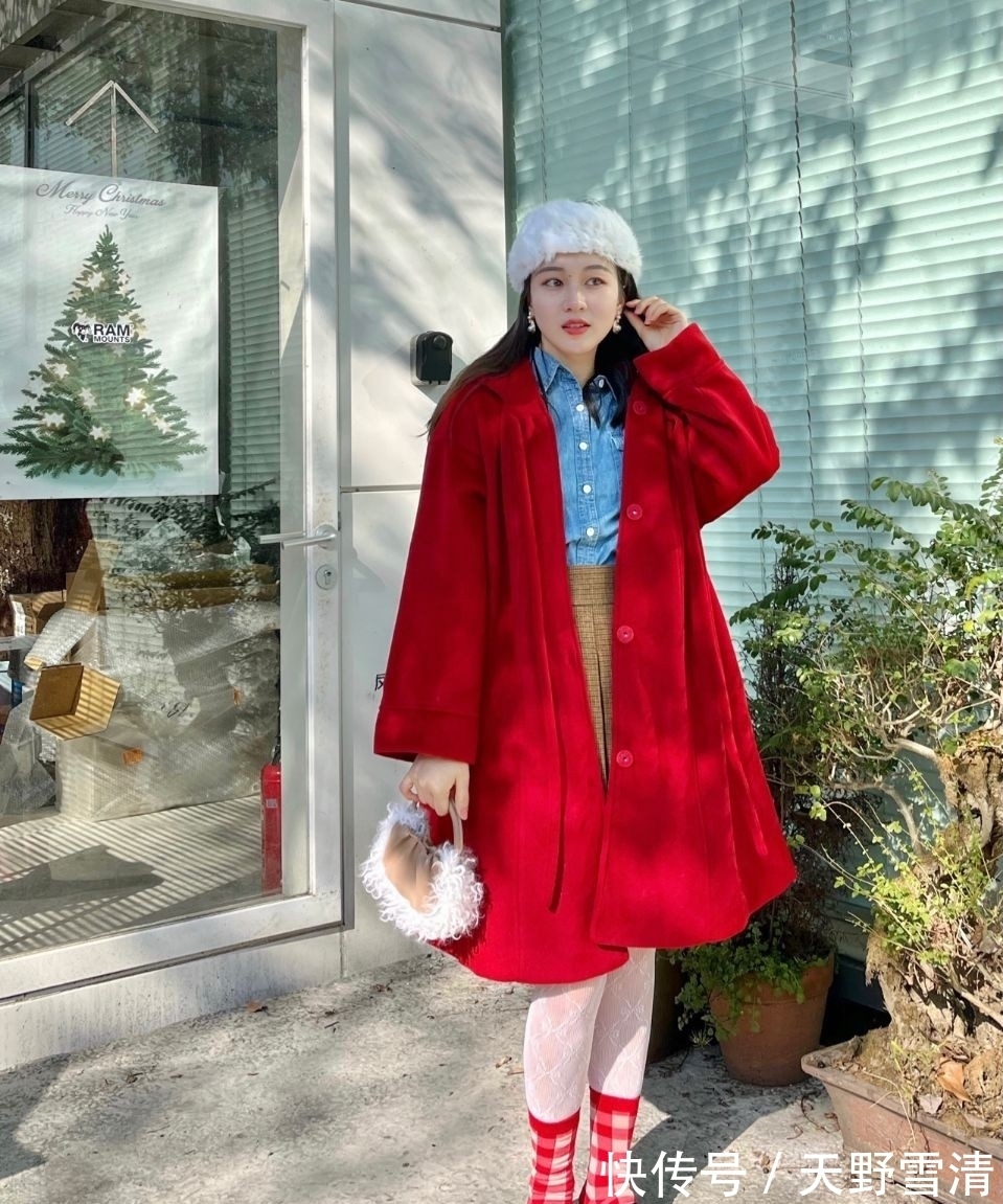 圈粉 长相不惊艳、个头也矮,她为啥凭穿搭圈粉5万?这穿衣配色绝了