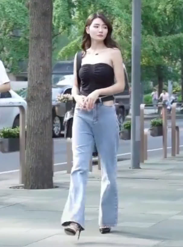 穿搭|穿了二十几年的牛仔裤,第一次见这种“掏空腰”的牛仔,醉了!