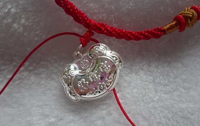 珠子|孩子狂喊肚子痛,并吐出无数绿色液体,检查结果让医生大惊失色