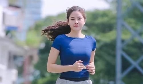 女生|喜爱跑步的女生,会有这4个特质,我们要保持高度的自律