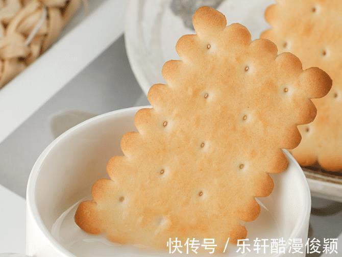 买饼干时，除了“奥利奥”，这5款“国产饼干”尝尝，解馋又便宜