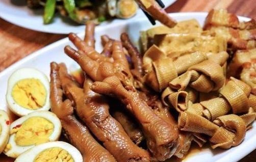 家常卤肉时,无需太多香料,这4味就够了,卤出来的肉香嫩入味