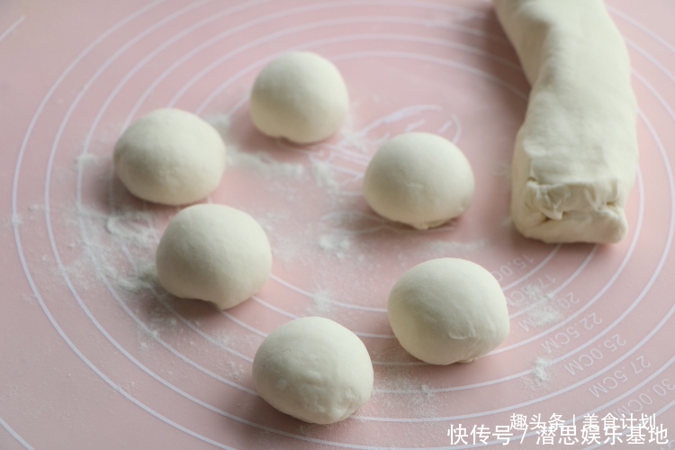 天热别蒸包子,教你懒人吃法,卷一卷8分钟出锅,早餐上桌准吃光