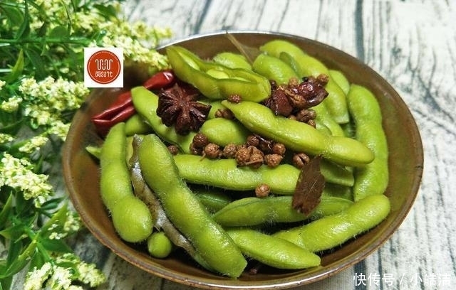 美食生活|教你这样煮毛豆,个个翠绿还入味,比大排档的煮毛豆好吃百倍!