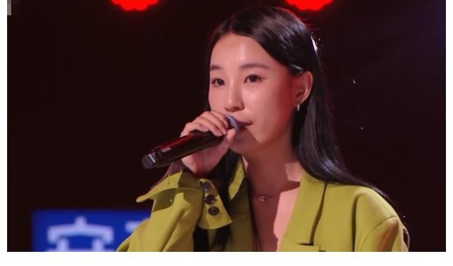 黄霄云|《好声音》:王靖雯PK输掉后崩溃大哭,为什么评论区都在骂贺三?