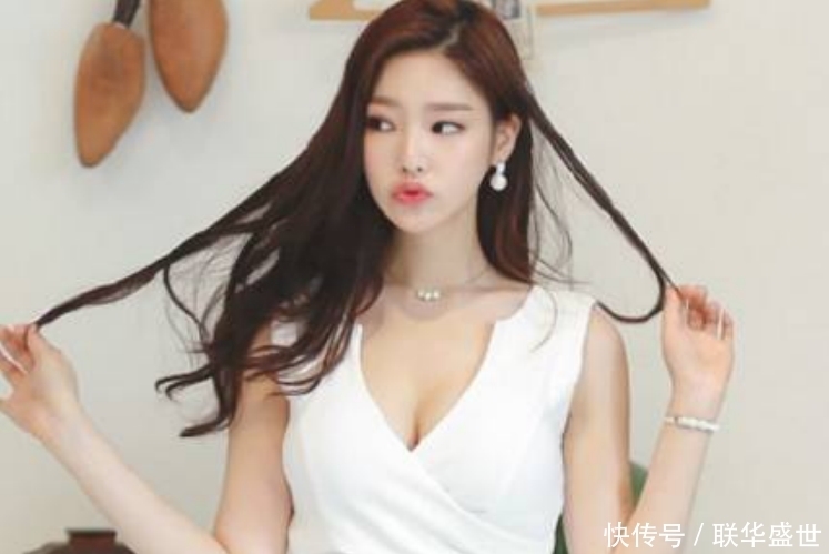 素面朝天的打底裤小姐姐,秀出娇美身材,恰到好处的展现女神范!