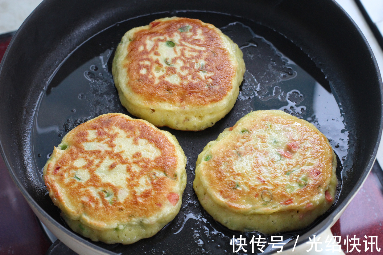 搅拌均匀|双手无需粘面,搅一搅就能做的粗粮早餐饼,暄软美味营养百分百!