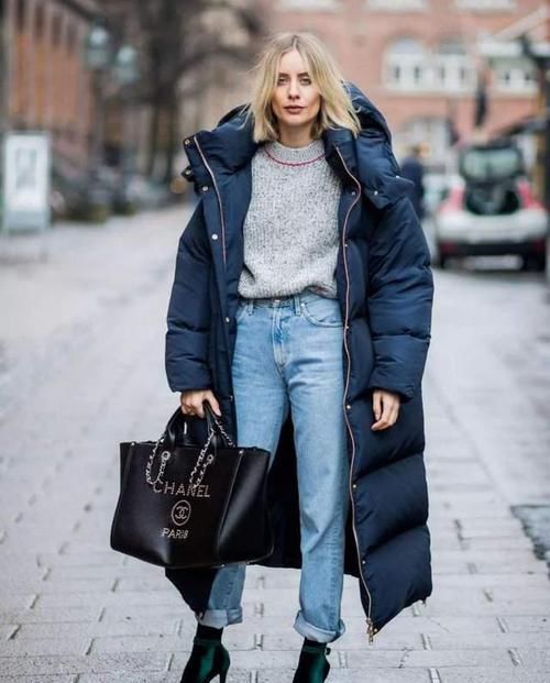 讲真的，穿羽绒服时，最好别配这2种裤子，多穿这3种，显瘦洋气