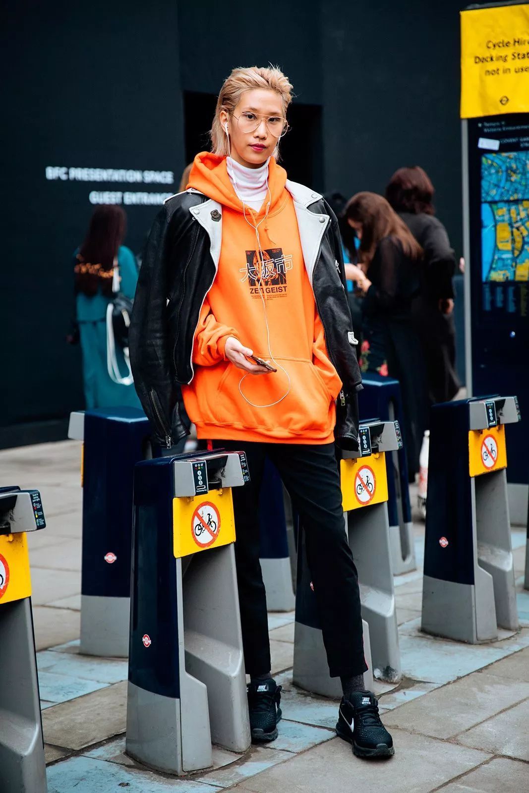 穿搭 小高领+卫衣、小高领+大衣,这件内搭帮你解决所有的穿搭困扰!