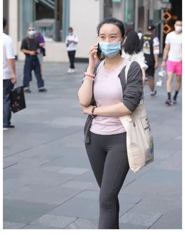 打底裤 气质的打底裤穿搭,修饰出的身材更显苗条