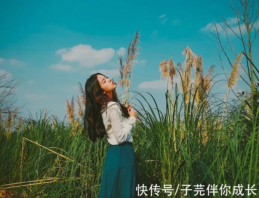 父亲|23岁女留学生费用一万,把父亲骂上热搜:过度付出正在毁了孩子