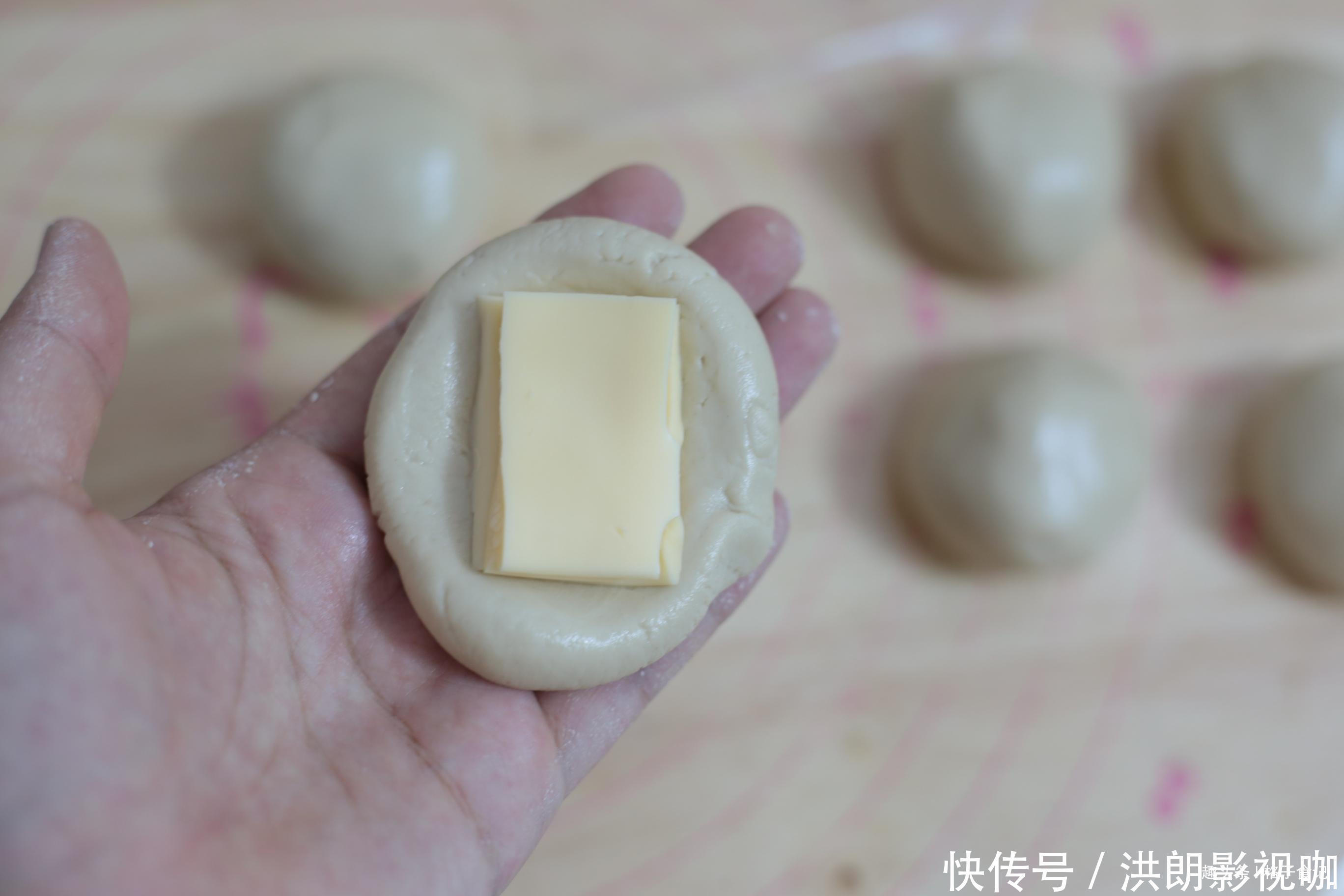 做法|糯米粉最好吃的做法,香甜软糯,咬一口还会爆浆,越吃越过瘾,赞