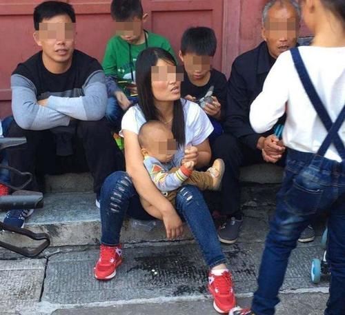 伤害|“新型把尿”正在伤害孩子,父母别只图省钱省事,这件事别再做了