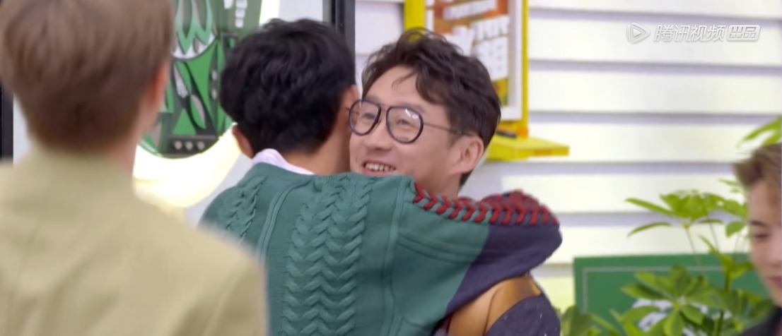 拜托了冰箱|《拜托了7》首播差评多,何炅王嘉尔忙着奶新人,两大改动成败笔