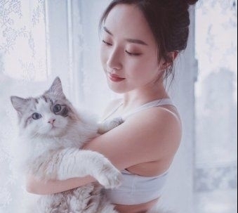 瑜伽|气质美女瑜伽大师,任何地方都能摆出高难度瑜伽姿势,画面太唯美