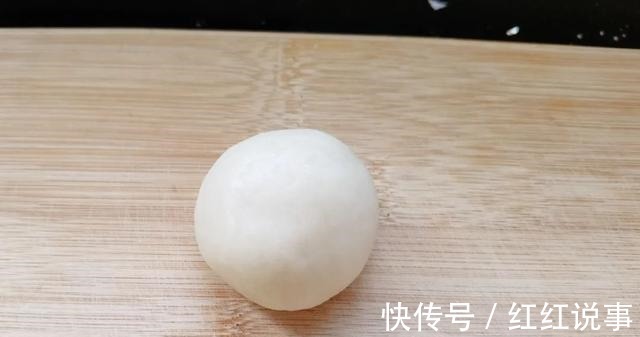 酥皮月饼|中秋来点不一样的，五彩月饼颜值高，酥软不腻味道好！