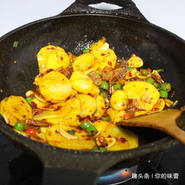砂锅|干锅土豆片，香辣过瘾，做法简单，好吃到放不下筷子