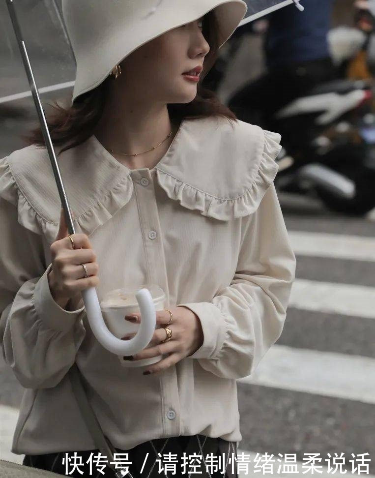 2021年第一套绝美气质穿搭:丝绒裙+毛衣!!!