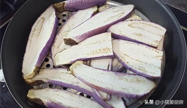 腌茄子|夏天正是吃茄子的时候，把它做成小腌菜，特好吃，放一年都不坏