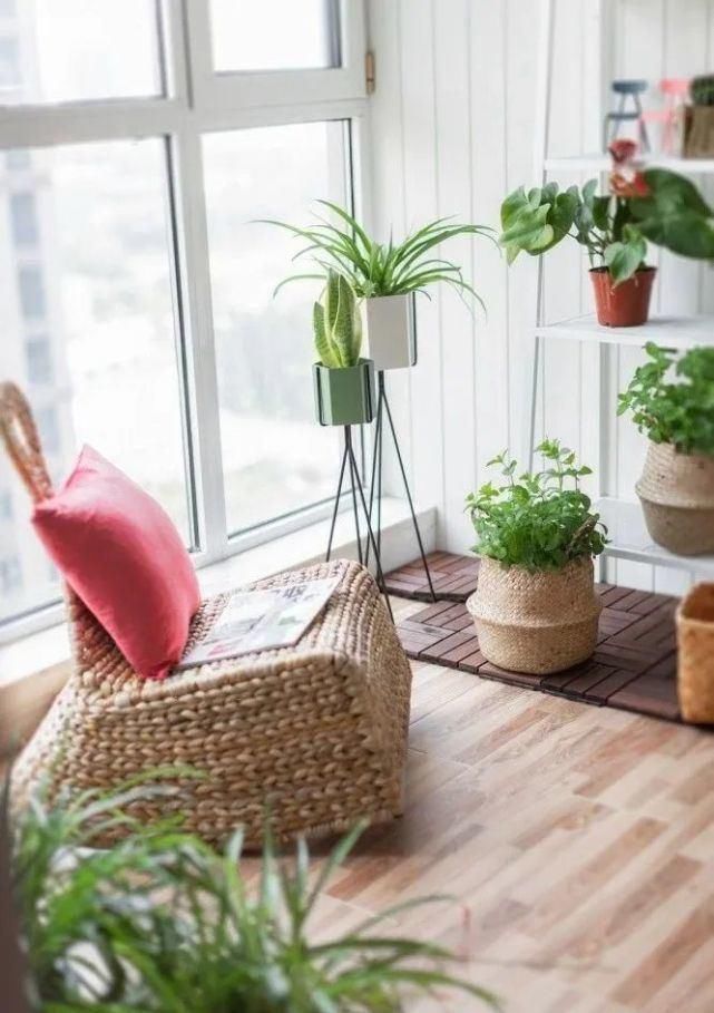 防腐木|越来越多人阳台不铺瓷砖，如今用它来代替，太聪明了