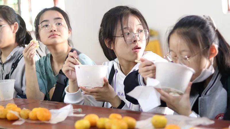 学校|努力做一个“学生爱戴家长尊重学校认可”的教师