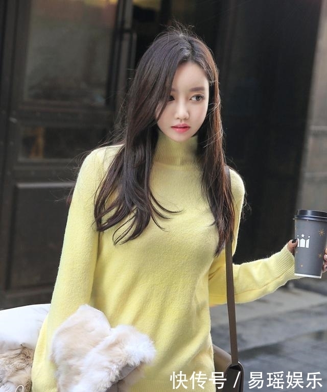 冬天如何保暖?针织长袖+白色牛仔裤,秀出圆润身材