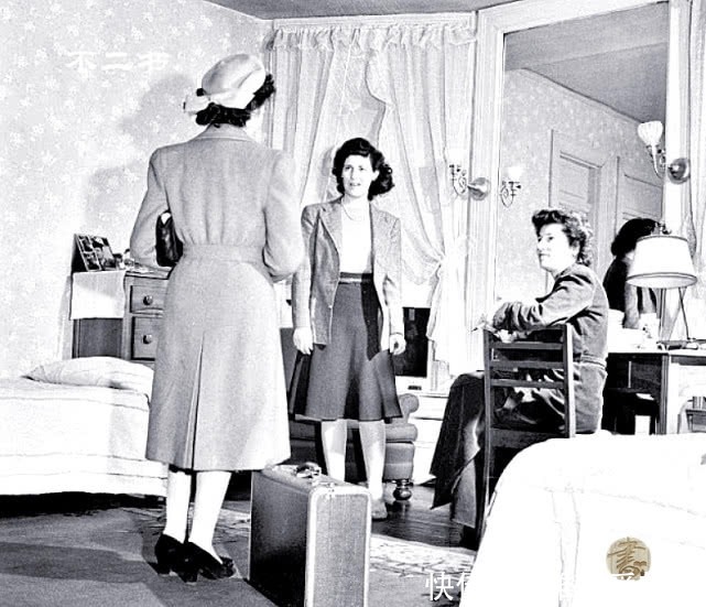 出征|老照片:二战时期美军将士出征场面,亲属咬唇含泪依依不舍