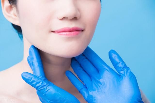 甲状腺结节|脖子出现3种表现，或是甲状腺结节的“警报器”，很多人当成咽炎