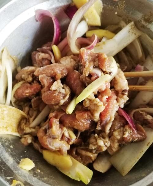 快过年啦!给家人做个烤羊肉串,外焦里嫩,没有羊膻味,口感不错