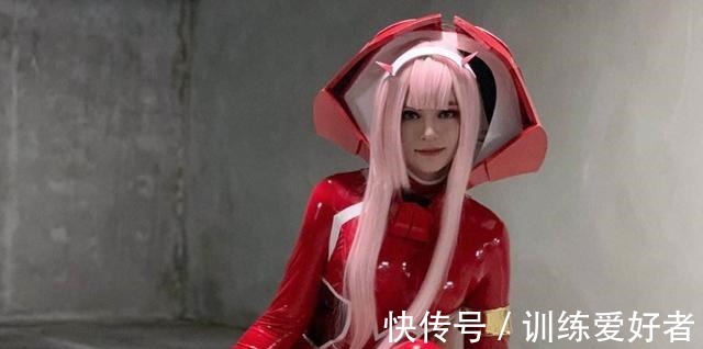 鼓包|胶衣coser竟也可以不是小姐姐尴尬的鼓包也是假的槽点太多了!